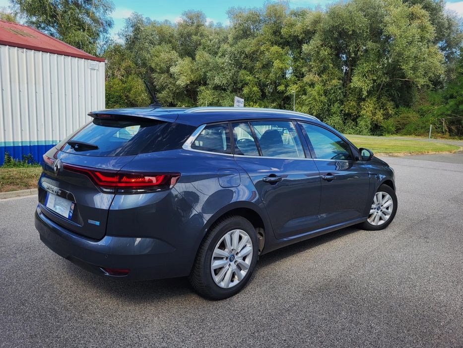 Renault Megane E-tech Plug - in hybrid 12/2021