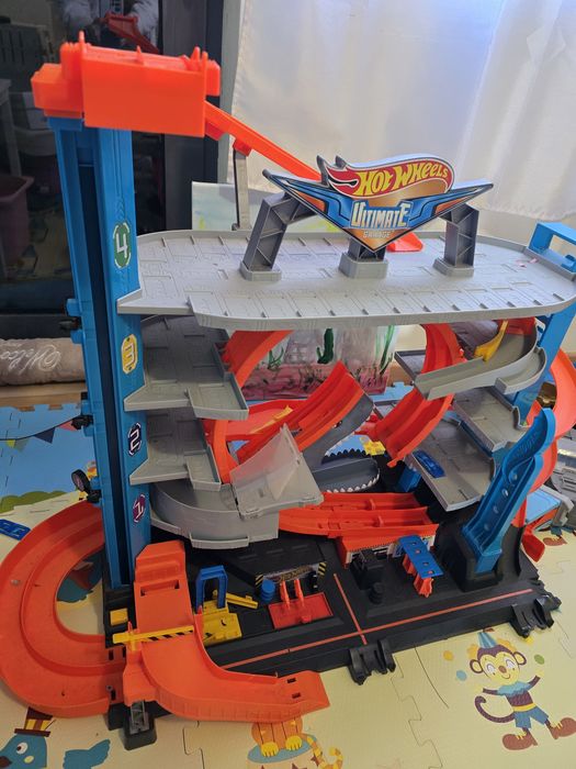Hot Wheels Ultimate Garage com ataque tubarao
Hot Wheels City Ultimate