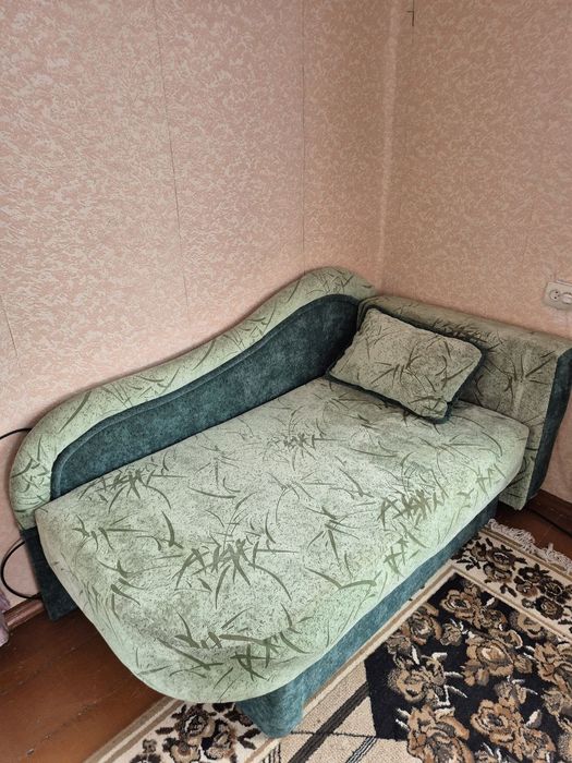 Диван ліжко розкладний у відмінному стані + ніша для білизни