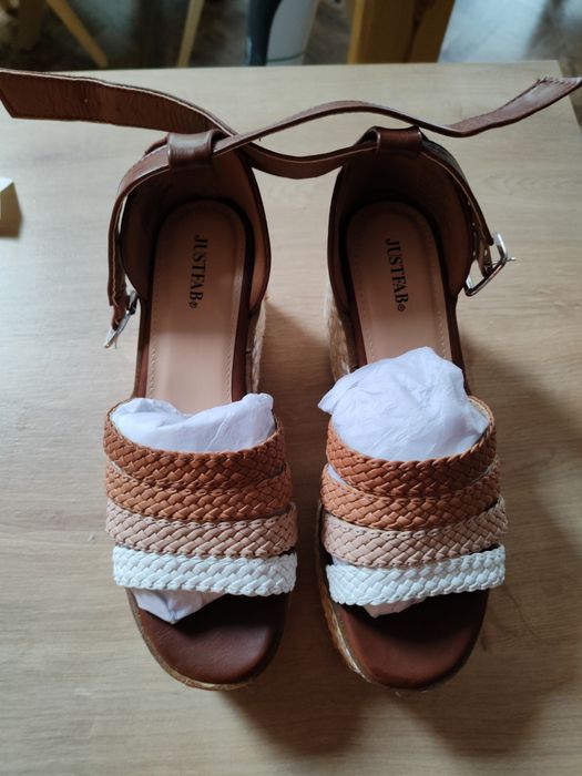 Buty letnie na koturnie