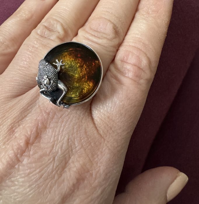 Nowy pierścionek monetka bursztyn bałtycki Sylwester Szyłów SS srebro