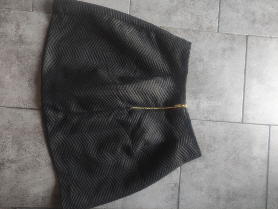 Spódnica z zaszewkami na podszewce