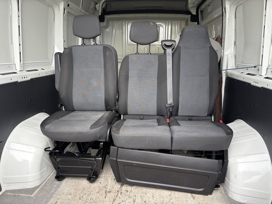 Komplet foteli Renault Master III, fotel plus kanapa pasażera