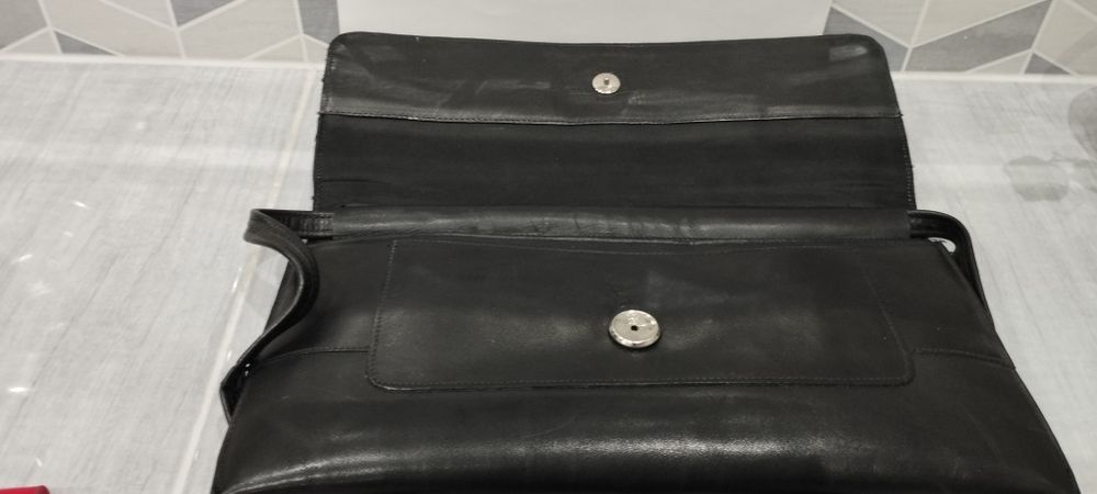 Torebka kopertówka
kolor czarny