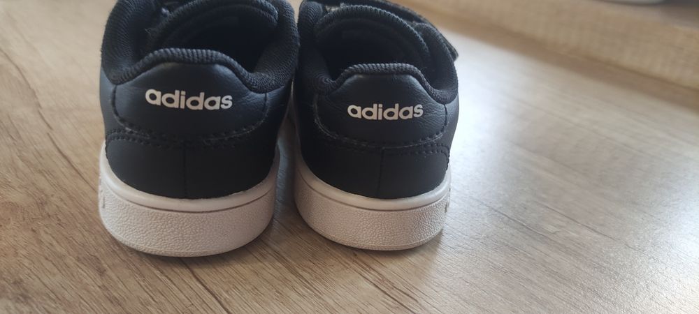 Buciki Adidas rozmiar 22