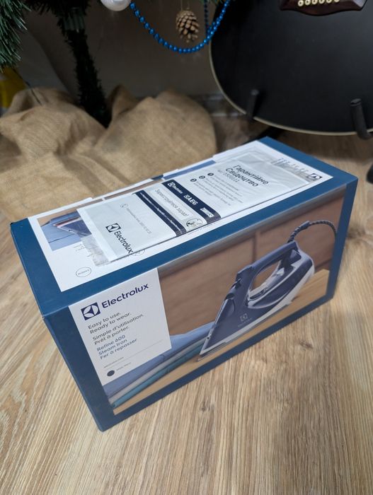 Праска Electrolux REFINE 600 E6SI1-2MN, 2400Вт, кераміка, з парою, нова