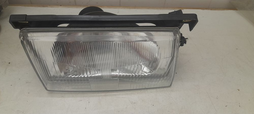 Farol lado direito polo g40