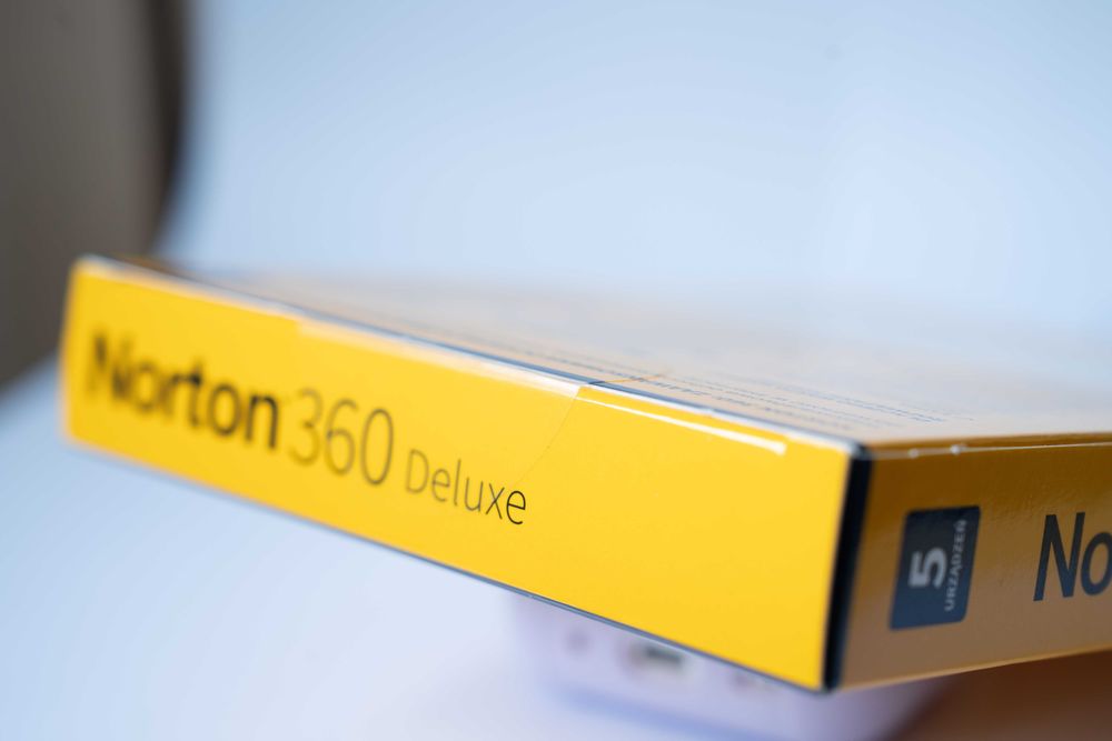 Program antywisurowy Norton 360 Deluxe 5 urządzeń 1 rok pudełko