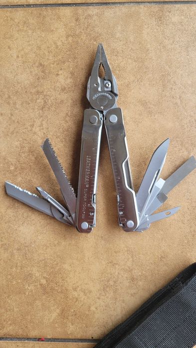 Leatherman super tool 300 z etui
