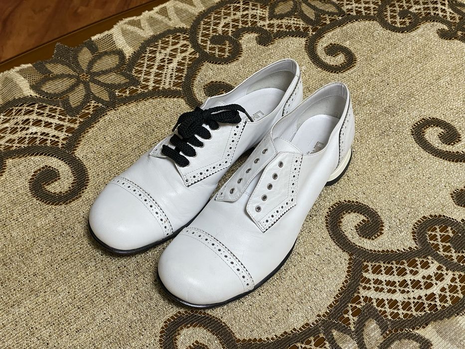 Туфлі жіночі Lino Marini білі шкіряні розмір 40