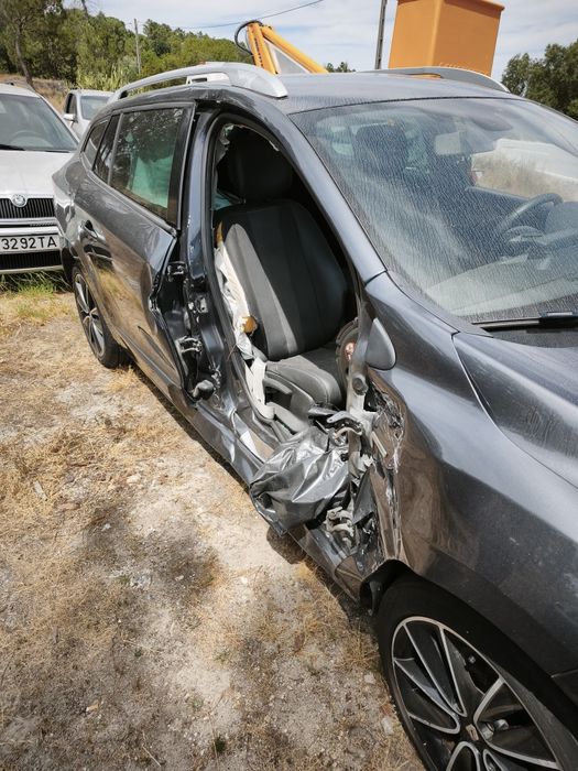 Renault Megane 1.5 DCi acidentada (vendida inteira)