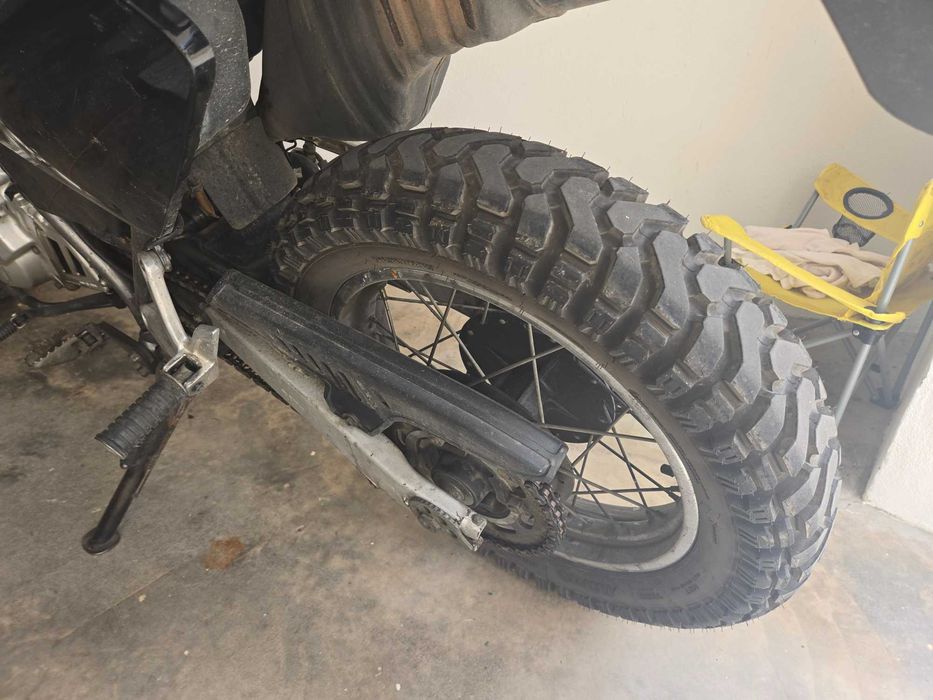 Vendo yamaha Xt600 e 2002 com direccao torta de resto ta pronta a andar e so meter gasolina e fazerem uma revisao