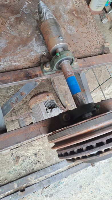 Дровокол винтовий