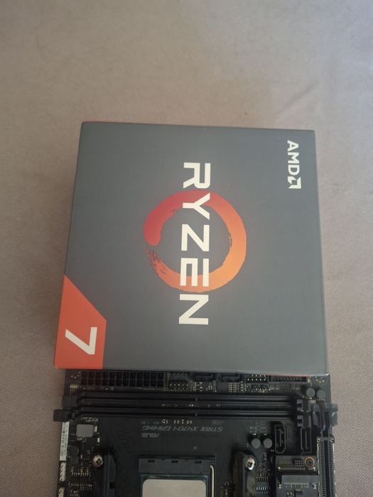 AMD Am 4 Ryzen 7 1700x 8 ядер 3.4 GHz/3.8