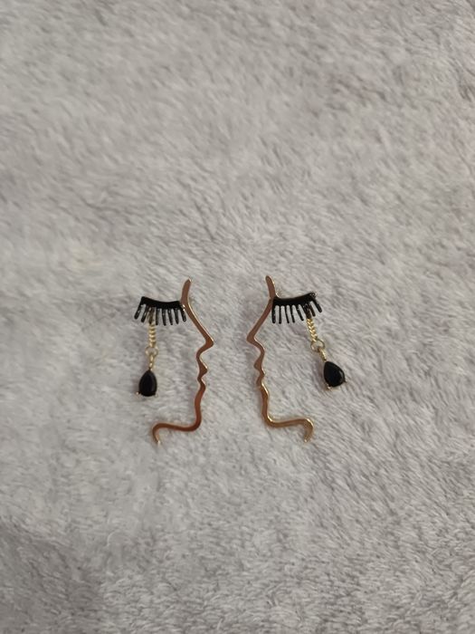 Brincos silhueta como novos