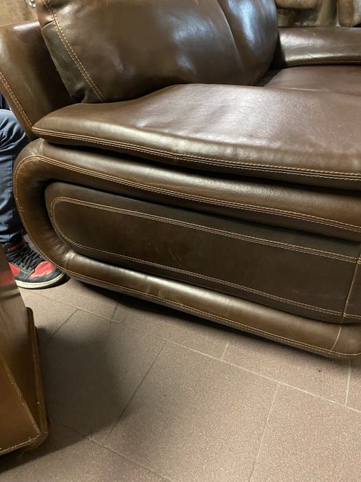 Sofá em pele castanho