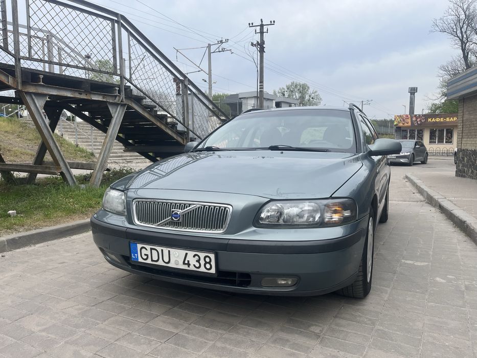 Volvo V70 2.4 Дизель Механіка Гарний стан авто !