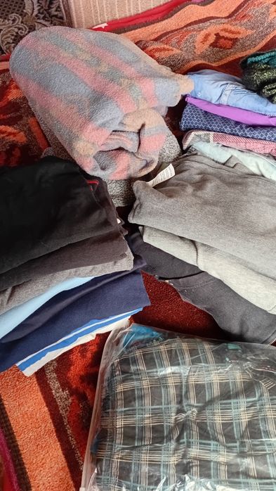 Віддам бещкоштовно чоловічий одяг