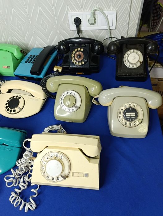 Стационарный телефон СССР с круглым диском советский стаціонарний
