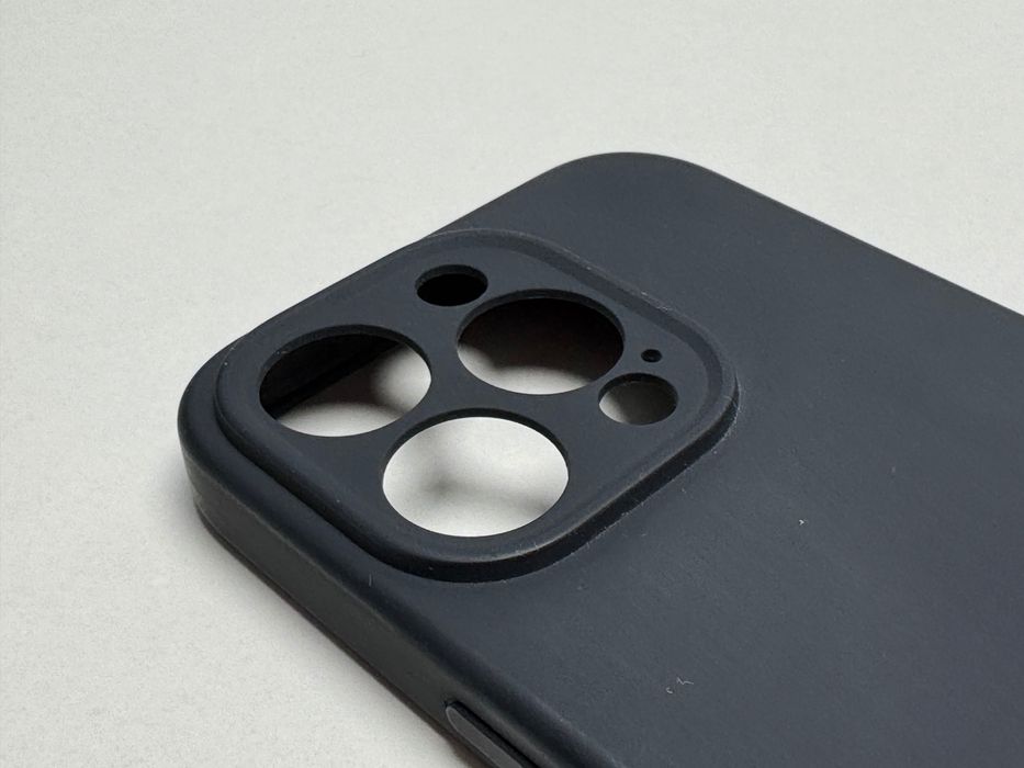 Capa de silicone preta para iPhone 15 Pro