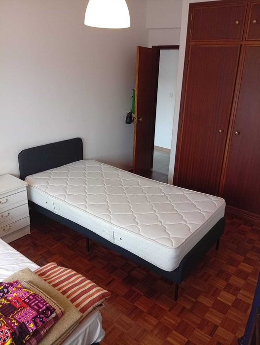 Arrenda-se quarto pra partilha ou Air BnB.