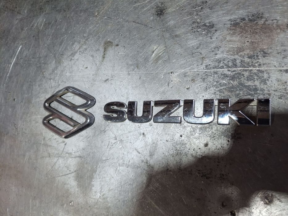 Suzuki grand vitara I emblematy