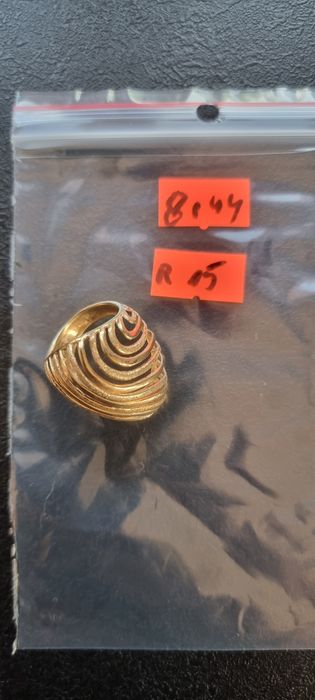 Złoty pierścionek 585