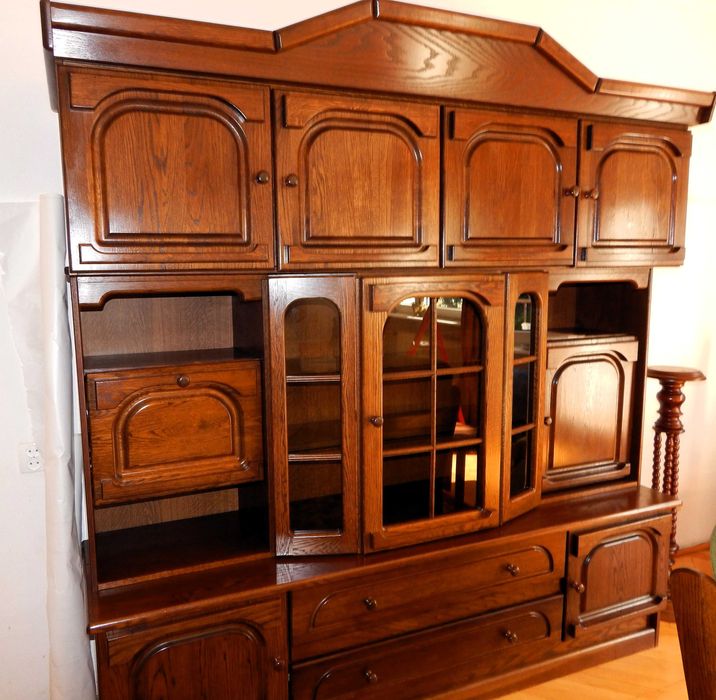 Dębowy klasyczny kredens PRL