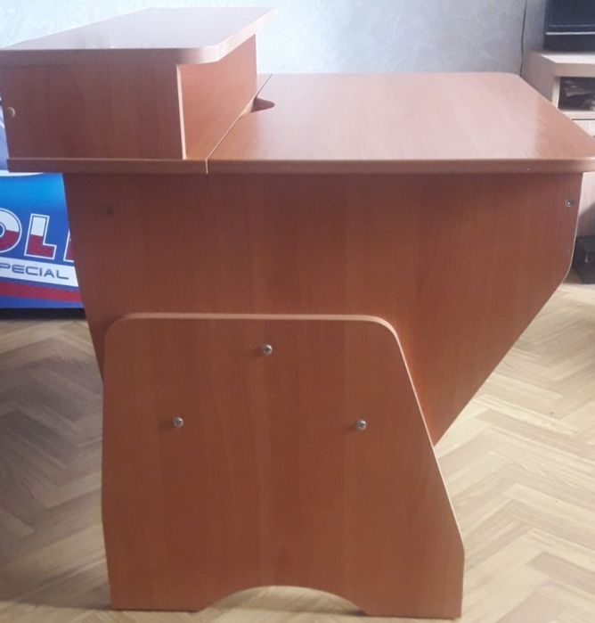 Шкільна парта регульована