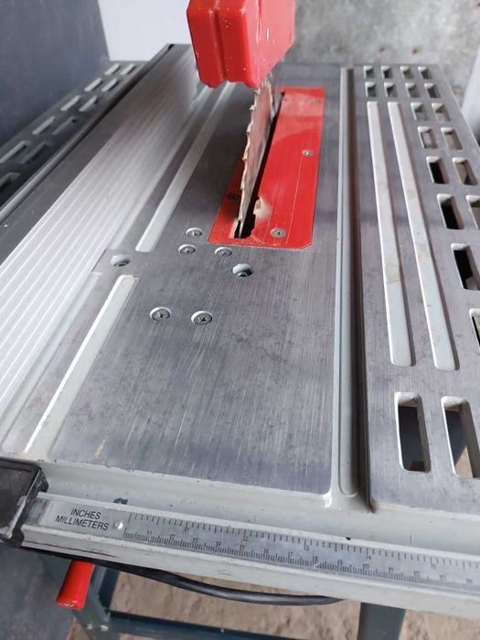 Циркулярна пила Herkules TK250UV