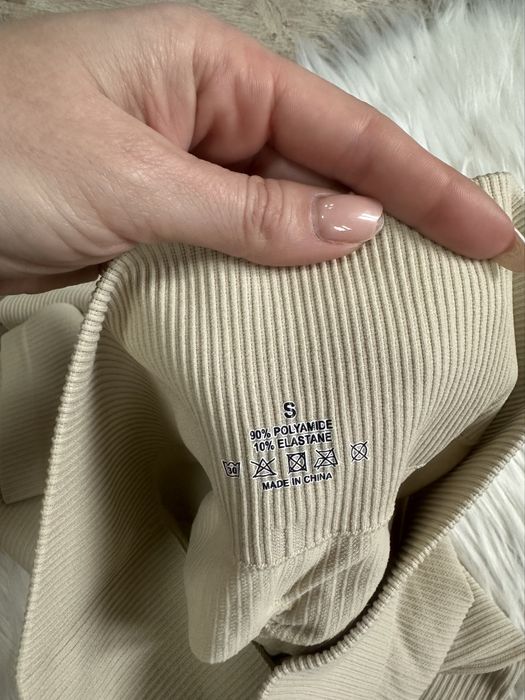 Нові лосіни в рубчик , розмір S , пушап еффект