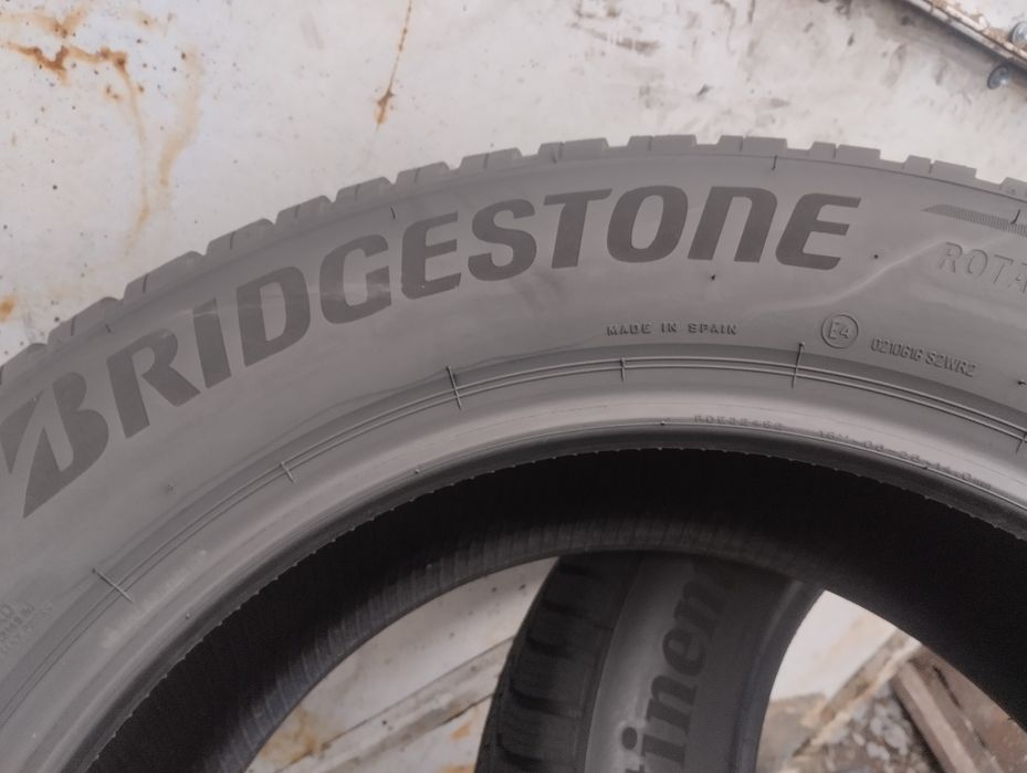 235/60/18 Bridgestone blizzak lm005