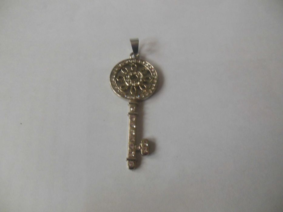 Wisiorek błyszczący klucz