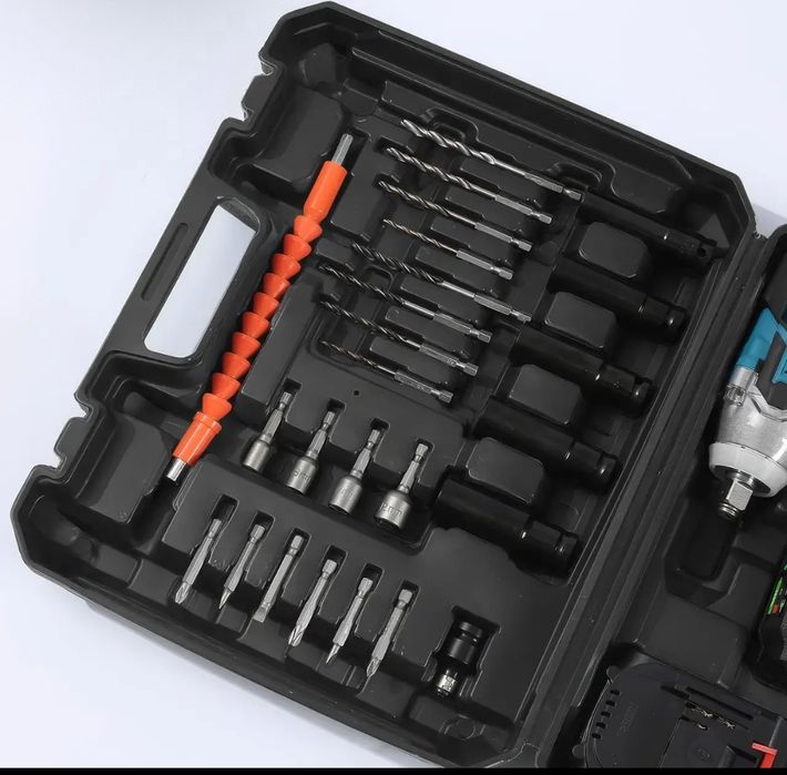 Ударный гайковерт на аккумуляторе с дополнительными насадками 25 штук