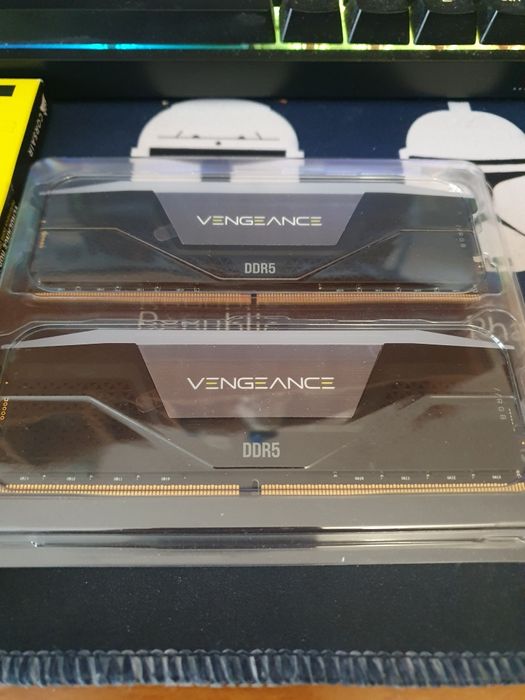 Оперативна пам'ять Corsair 64 GB (2x32 GB) DDR5 6400 MHz Vengeance RGB