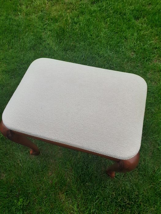 Piekny stylowy taboret