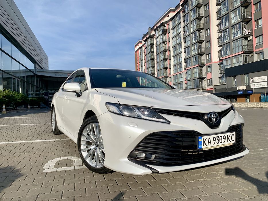 Toyota Camry Official  комплектація Elegant