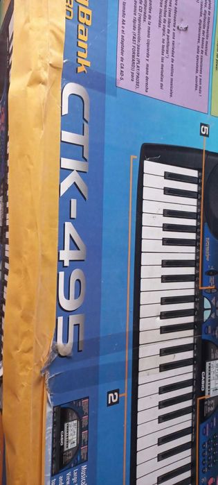 keyboard CASIO CTK-495 ze stojakiem.