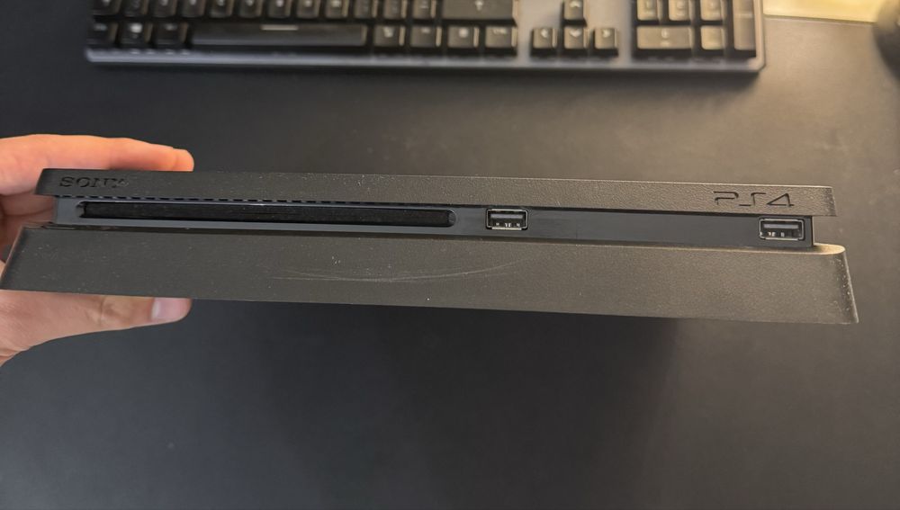 PlayStation 4 - 1Tb Preta