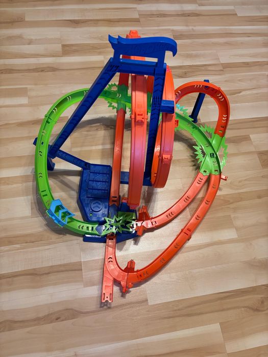 Tor hot wheels epicka pętla