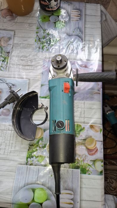 Болгарка шліфмашина кутова Makita  на ремонт чи запчастини