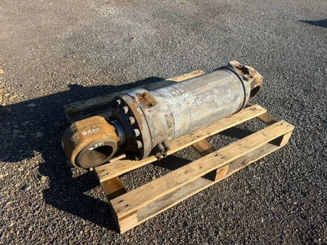 Volvo L 110 F/L120F USED HYDRAULIC CYLINDER komplqetbsiłowników do ładowarki