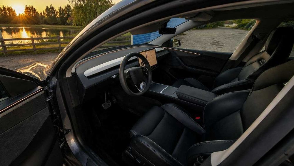 Tesla Model Y Juniper Launch Series 2025
