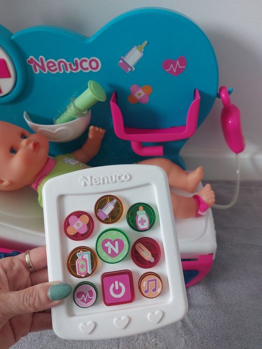 Nenuco - Médica: Bebé porque choras