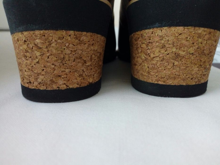 Skórzane buty na koturnie Conhpol