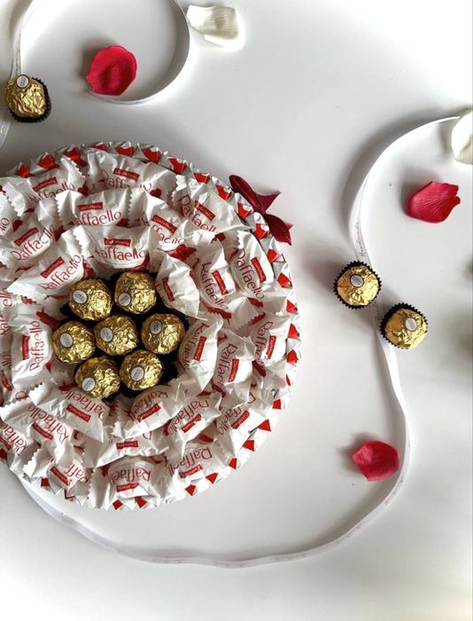 Подарунковий бокс “Heart of Love” — серце з Kinder, Ferrero Rocher