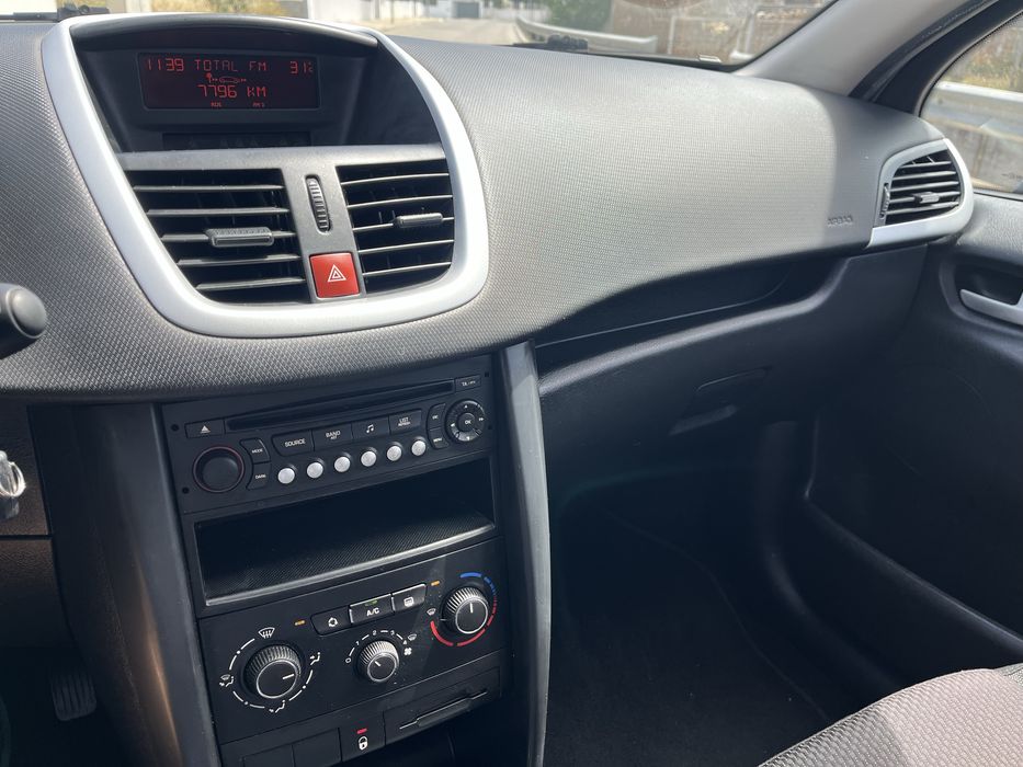 Peugeot 207 ano 2010