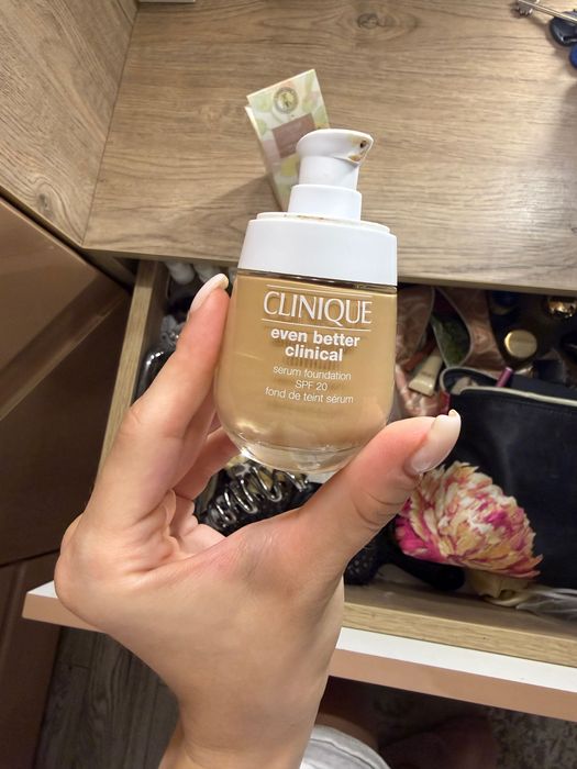 Тональний від clinique