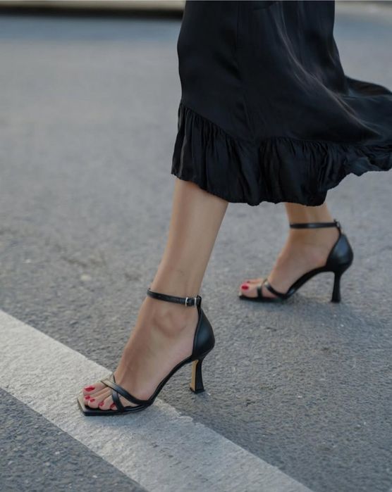 Шкіряні босоніжки