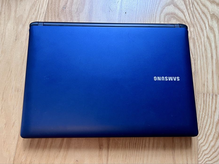 Netbook SAMSUNG N150 Plus z Windows XP z etui
